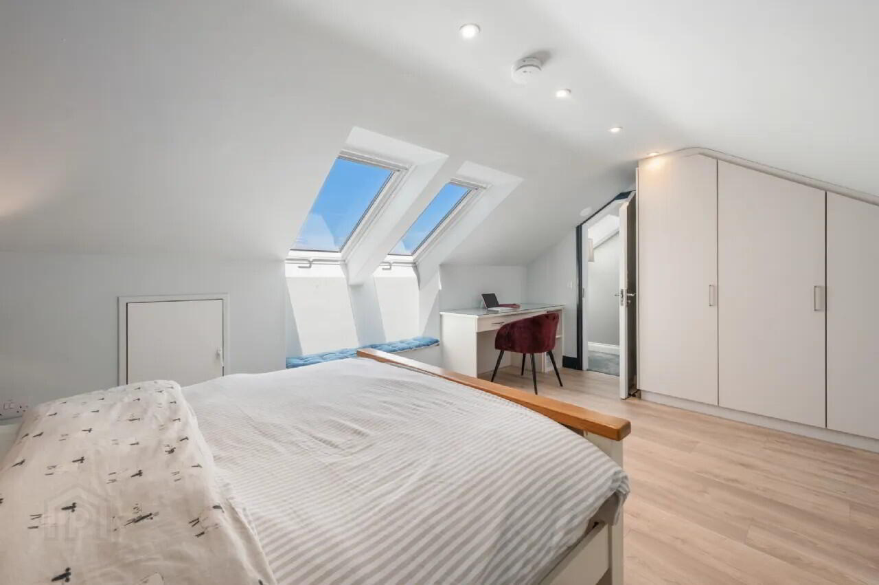 219 Fernwood 18 of 21