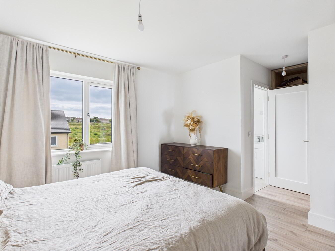 35 The Brook Mountfield 19 of 23