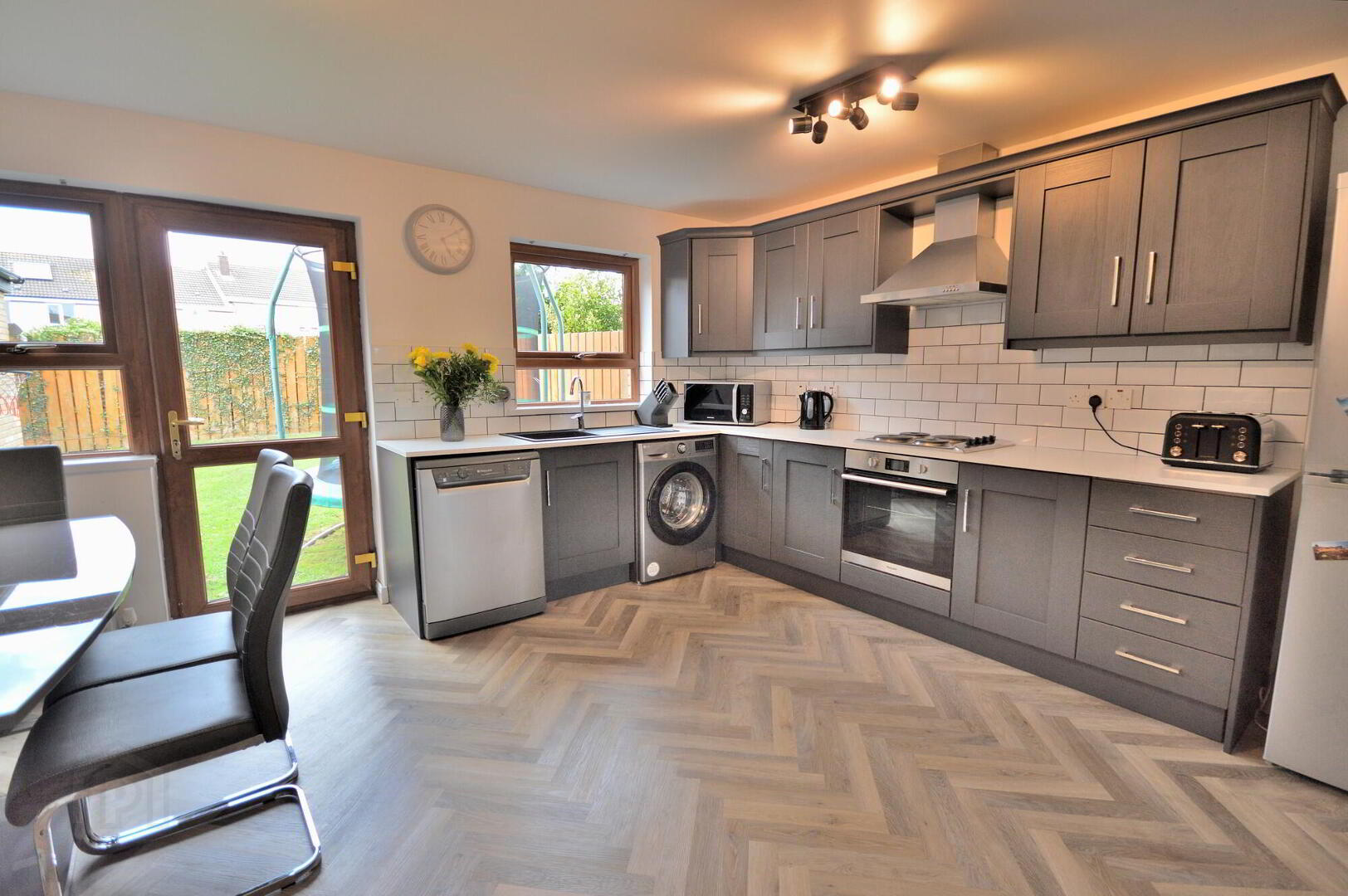 29 Stonebridge Square 5 of 21