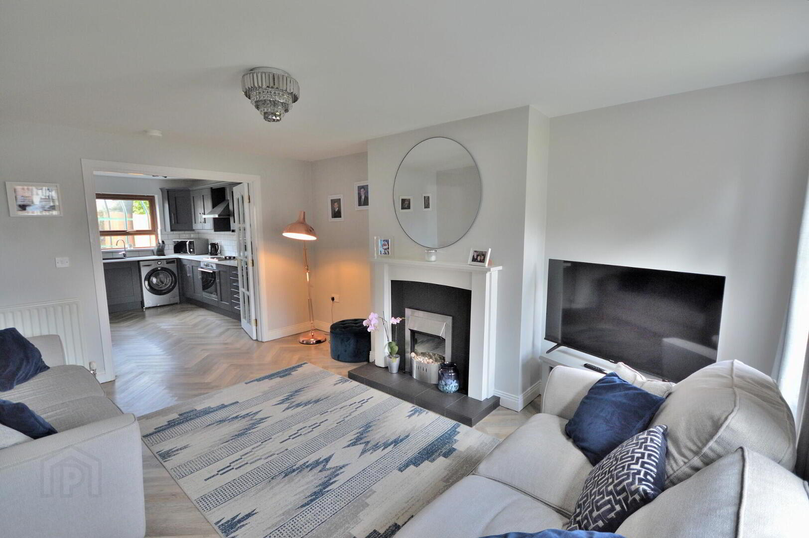 29 Stonebridge Square 4 of 21