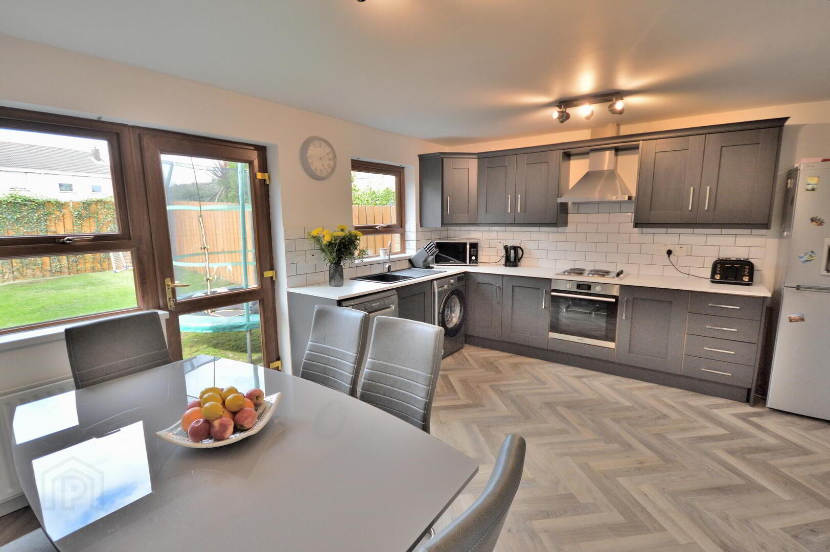 29 Stonebridge Square 7 of 21