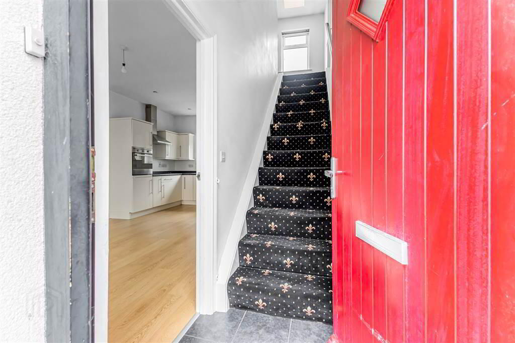 36a Holborn Avenue 3 of 24