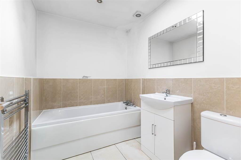 36a Holborn Avenue 18 of 24