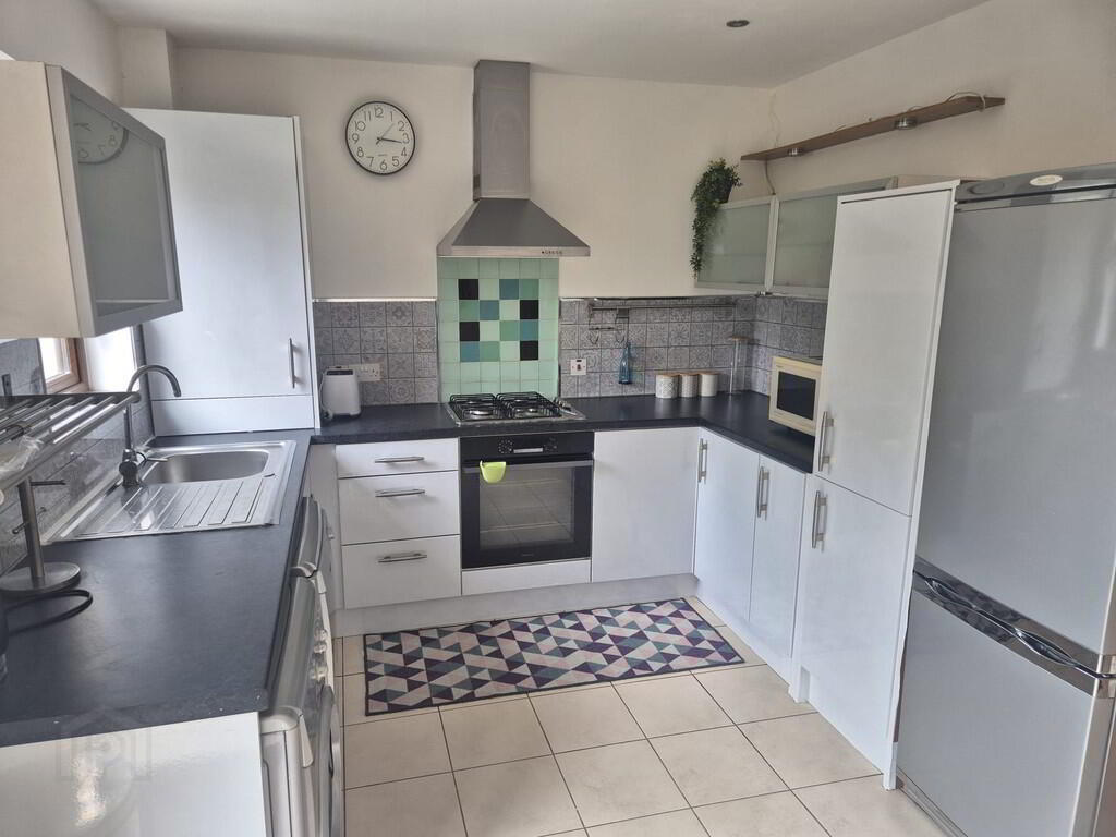 2a Irwin Avenue 3 of 9