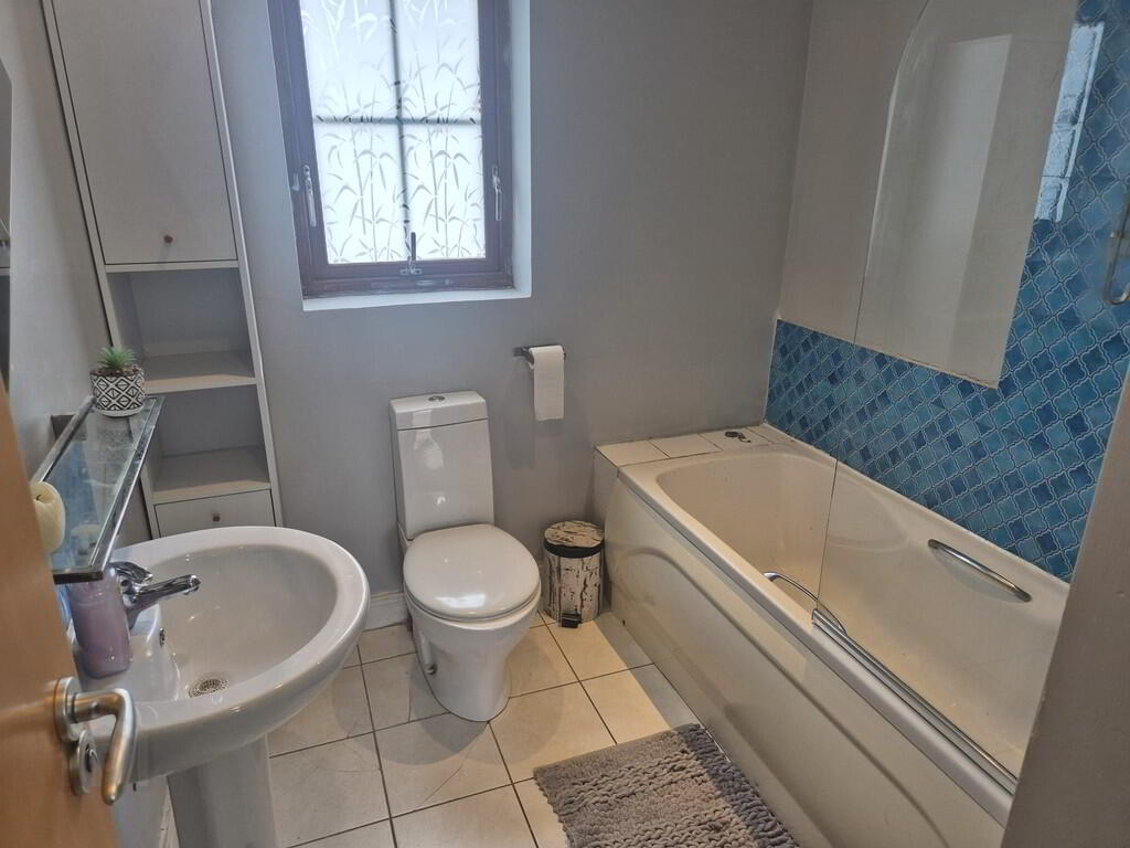 2a Irwin Avenue 8 of 9