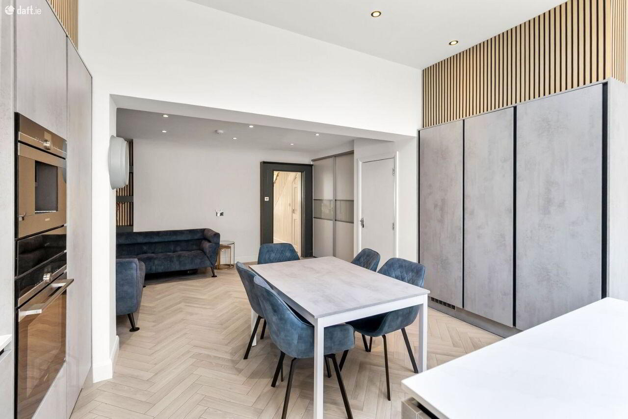 4 Avenue De Rennes 11 of 32