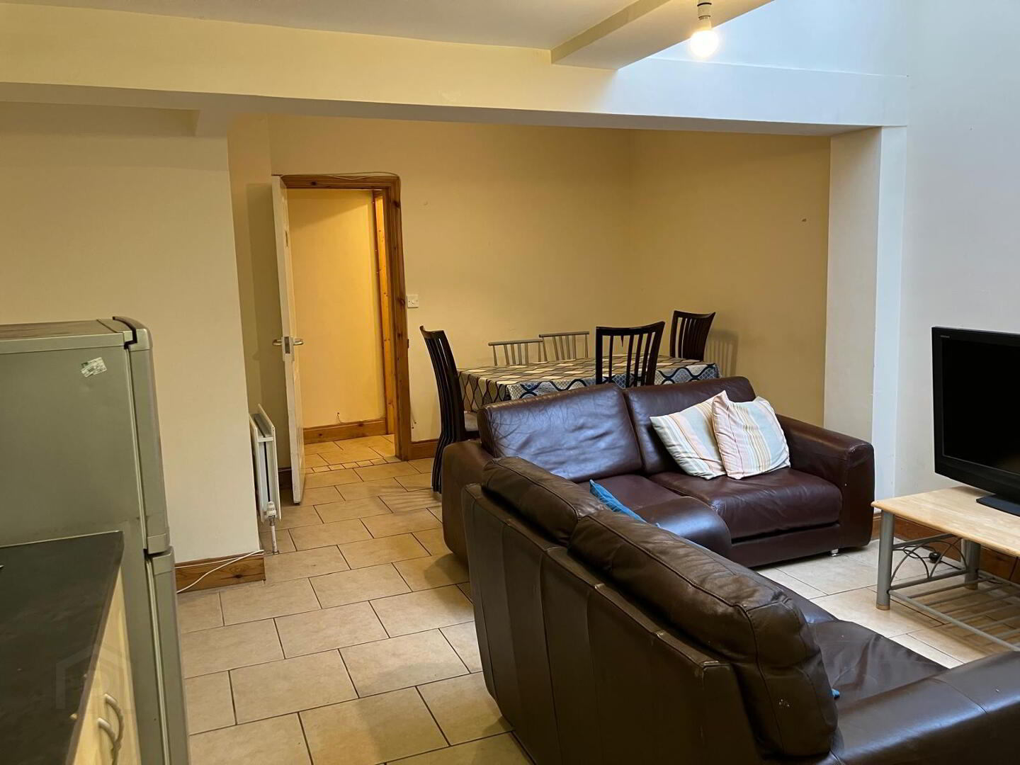 22 Agincourt Street 5 of 13