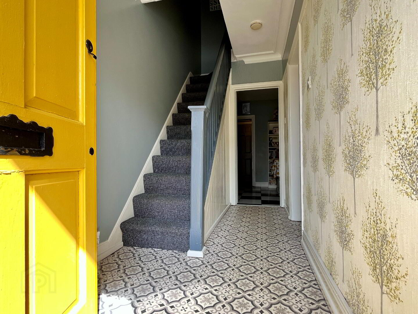 8 Avenue Road 4 of 25