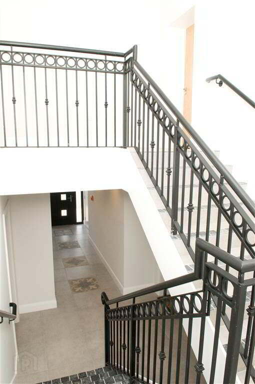 Apt 4, 201 Holywood Road 3 of 11