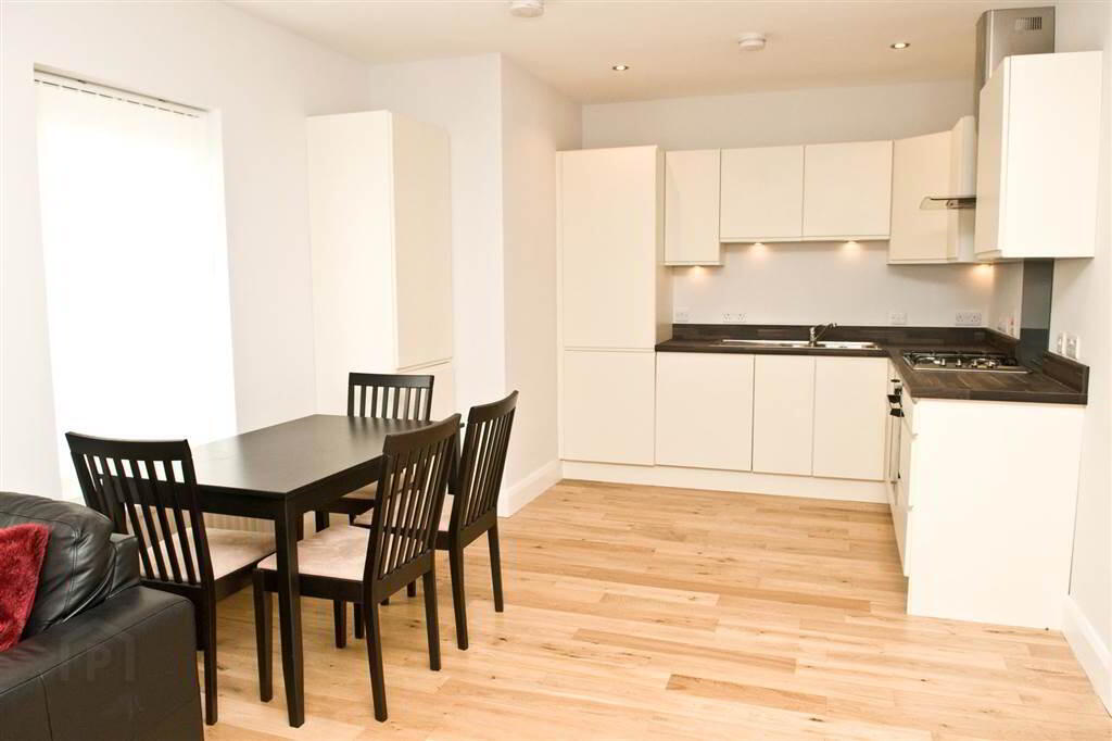 Apt 4, 201 Holywood Road 5 of 11
