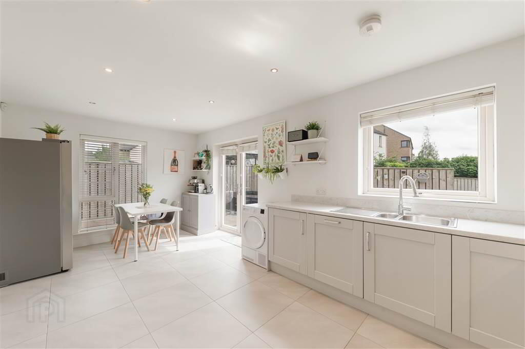 48 Woodbrook Walk 13 of 36