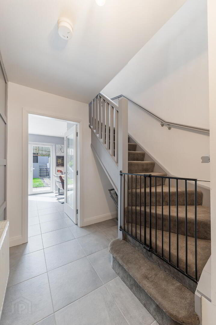 35 Orchard Hill Lane 16 of 38