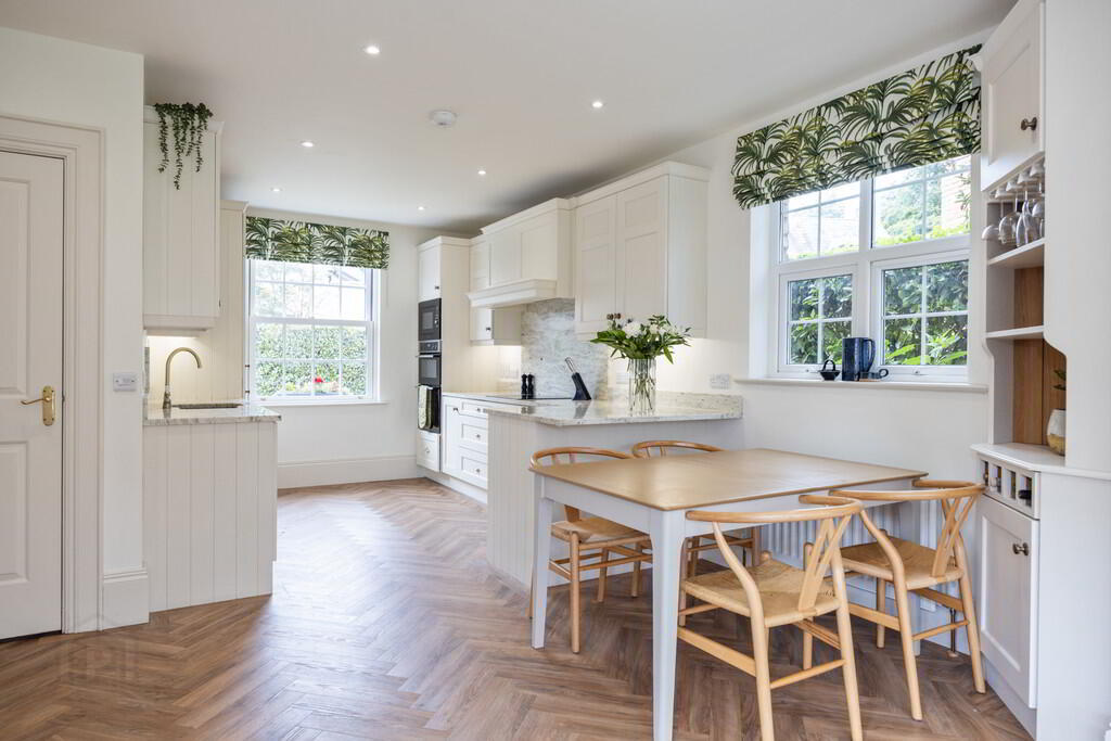 5 Governors Gate Crescent 8 of 39