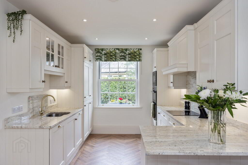 5 Governors Gate Crescent 10 of 39
