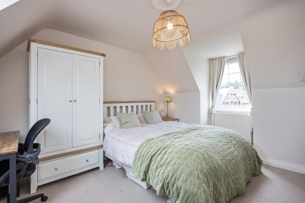 5 Governors Gate Crescent 28 of 39