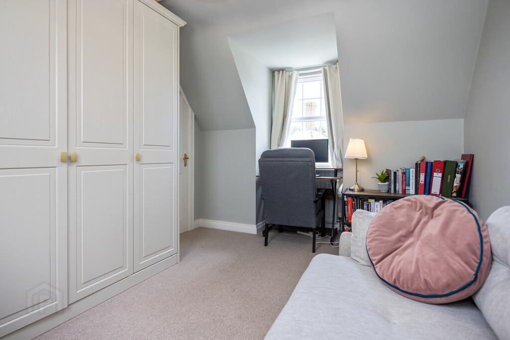5 Governors Gate Crescent 30 of 39