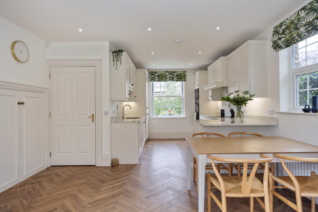 5 Governors Gate Crescent 9 of 39
