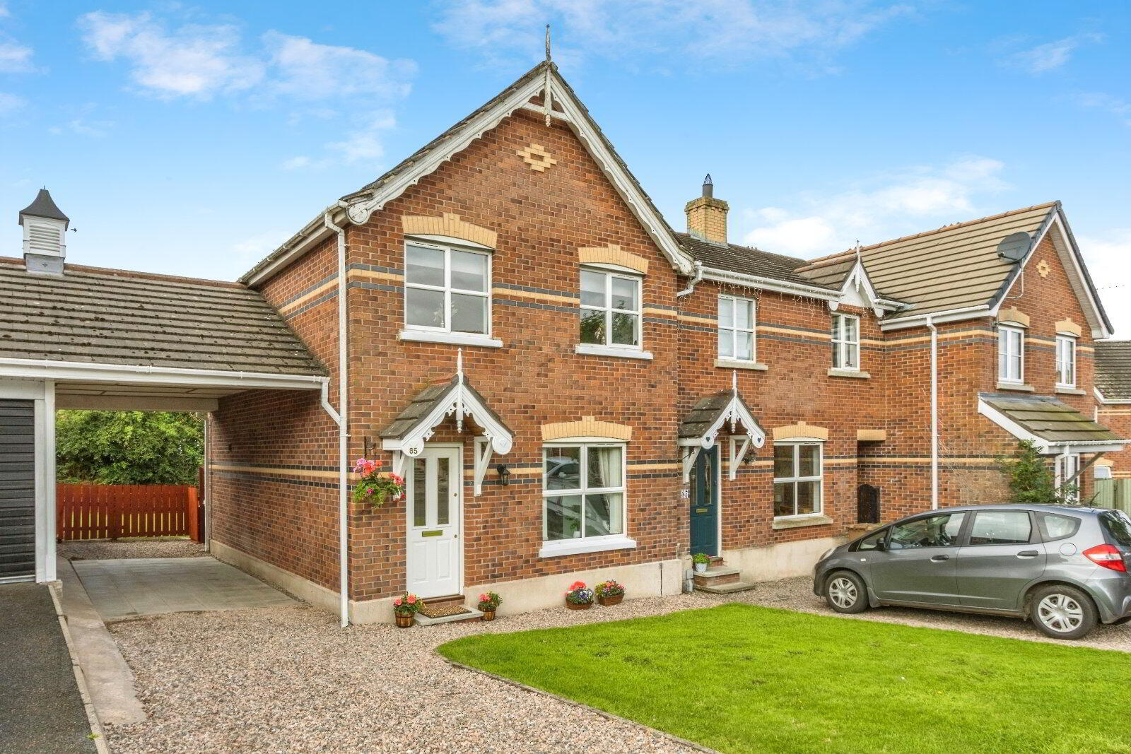 85 Whitethorn Brae 1 of 12