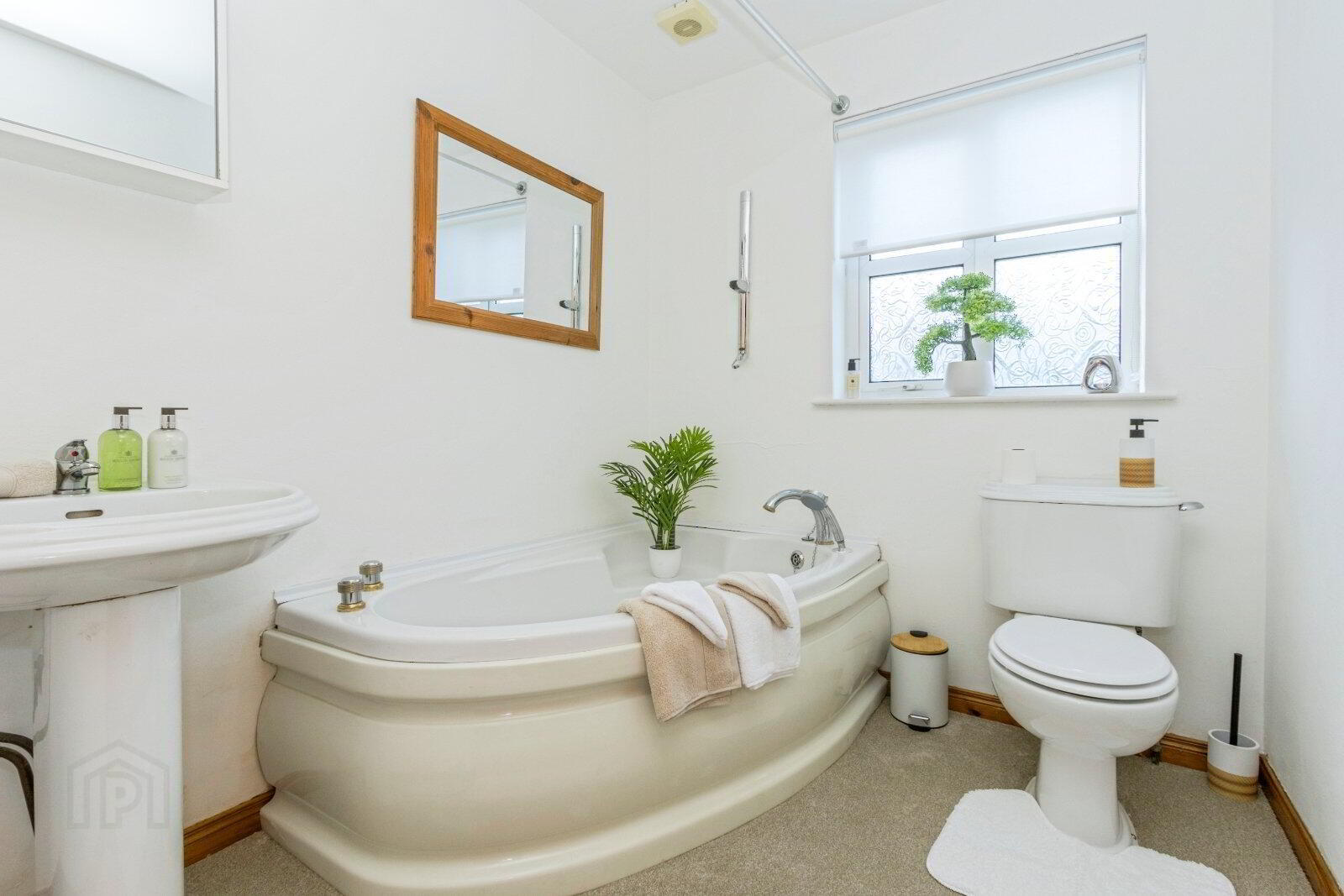 85 Whitethorn Brae 9 of 12