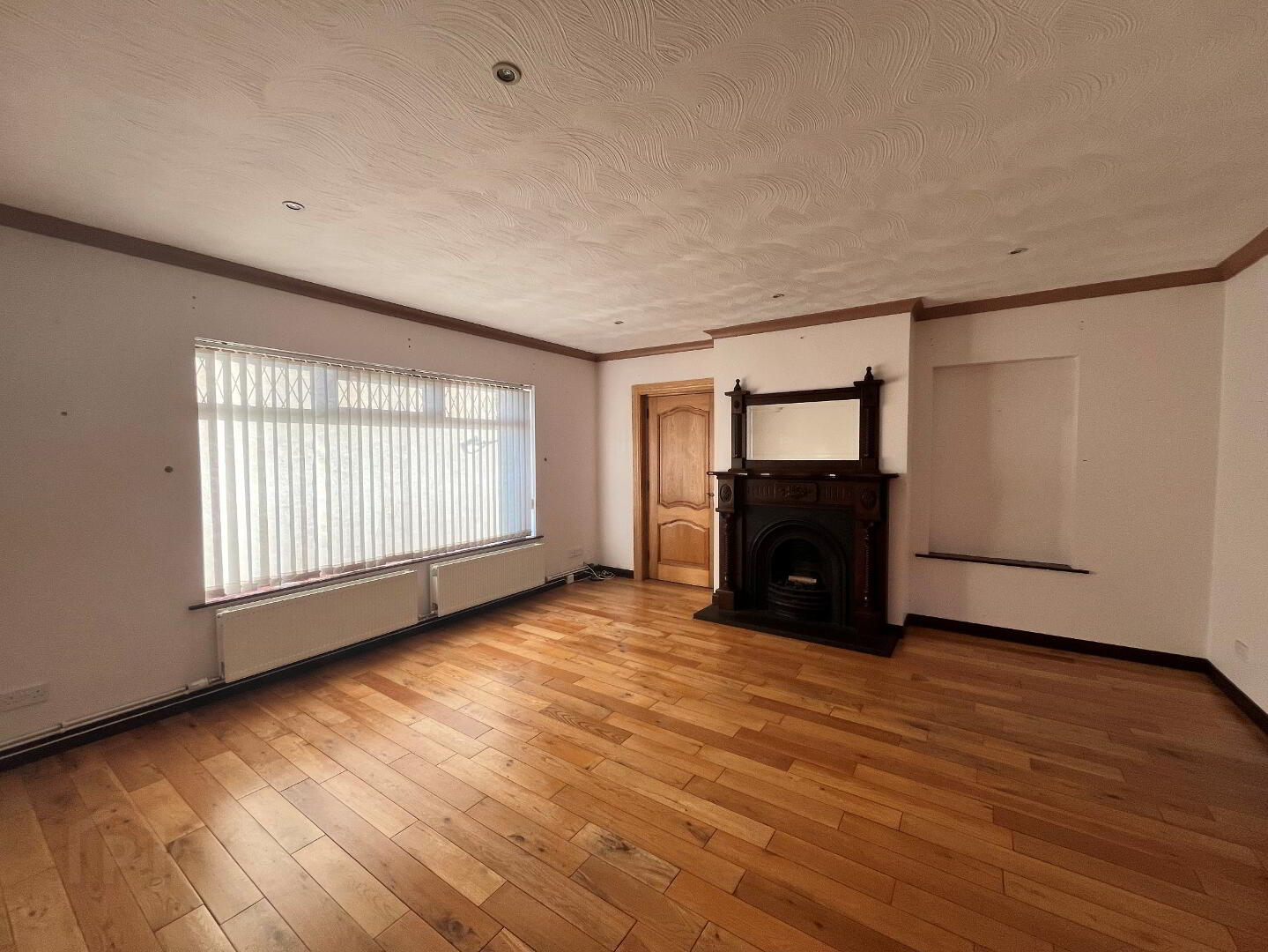 82 Paisley Road 3 of 25