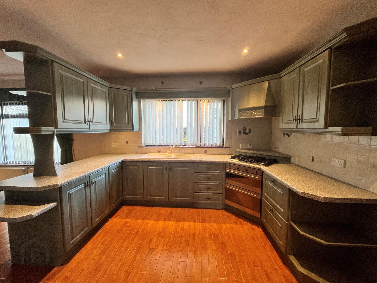 82 Paisley Road 7 of 25