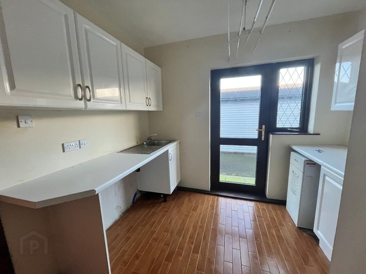 82 Paisley Road 9 of 25