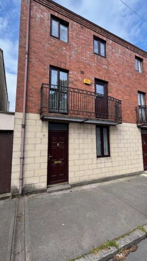 10 Castle Street 1 of 11