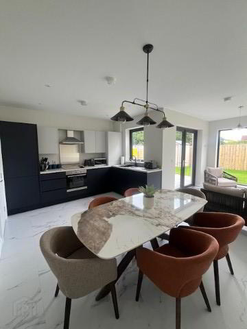 11 Willowfield Crescent 5 of 17