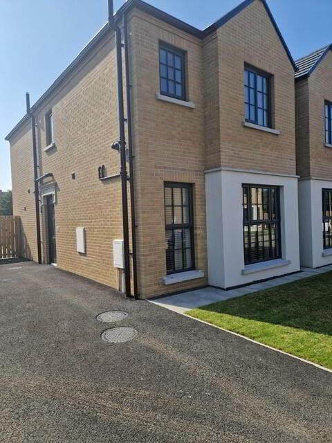 11 Willowfield Crescent 1 of 17