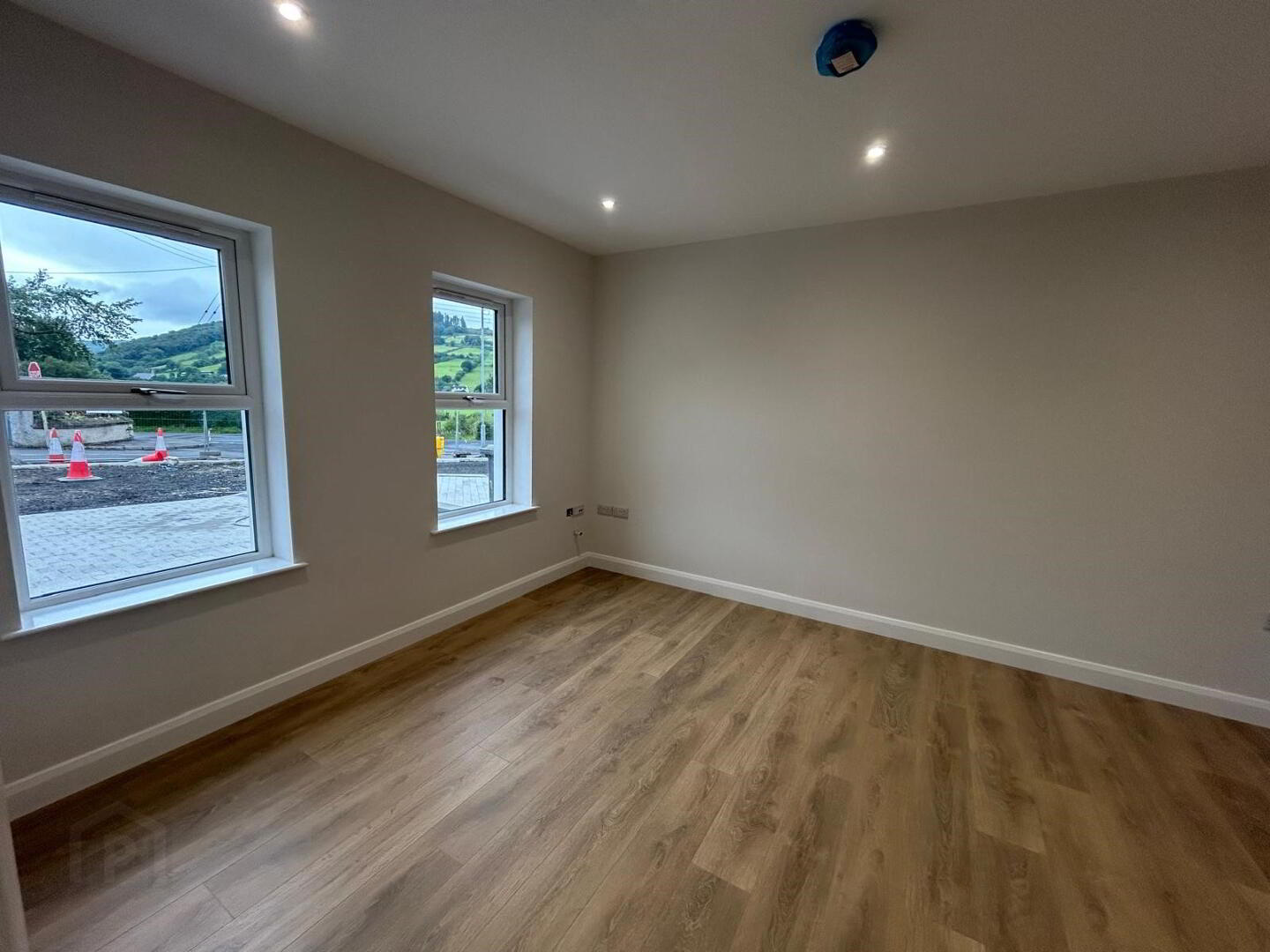 Semi-Detached 6 of 16