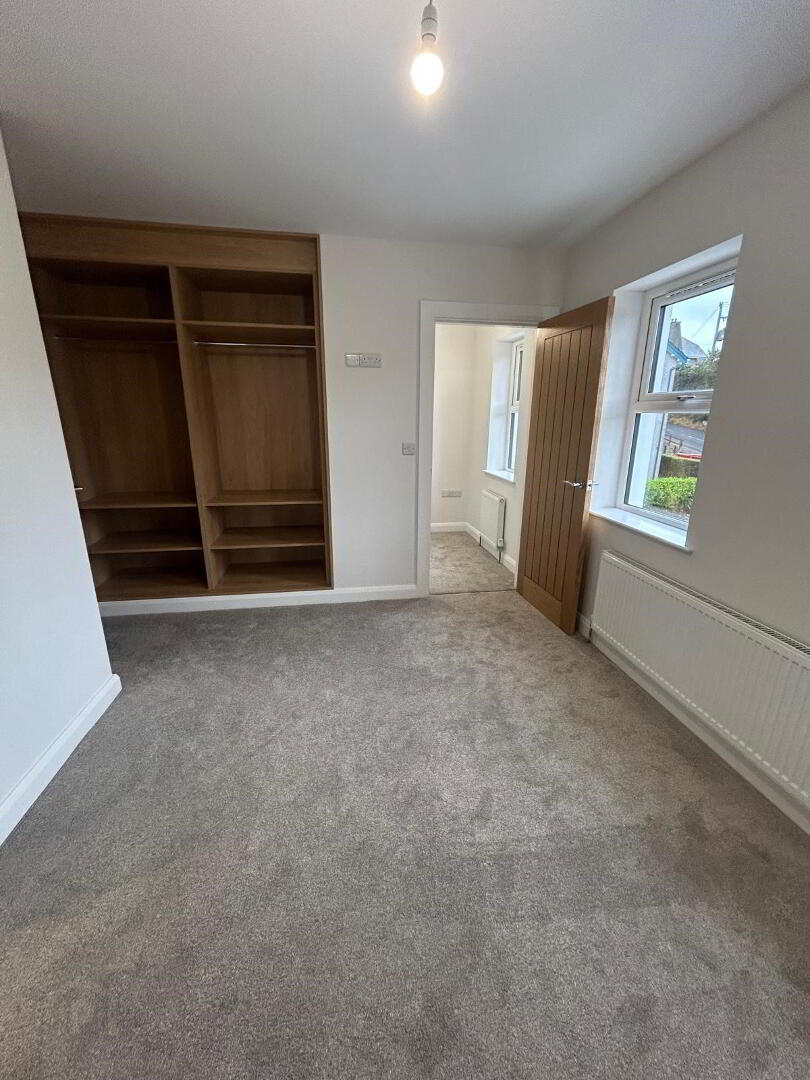 Semi-Detached 10 of 16