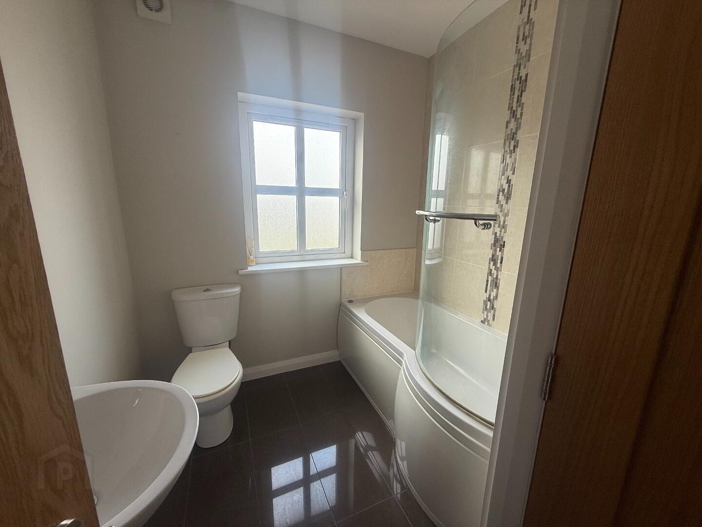 11 Tullymore Gardens 11 of 15