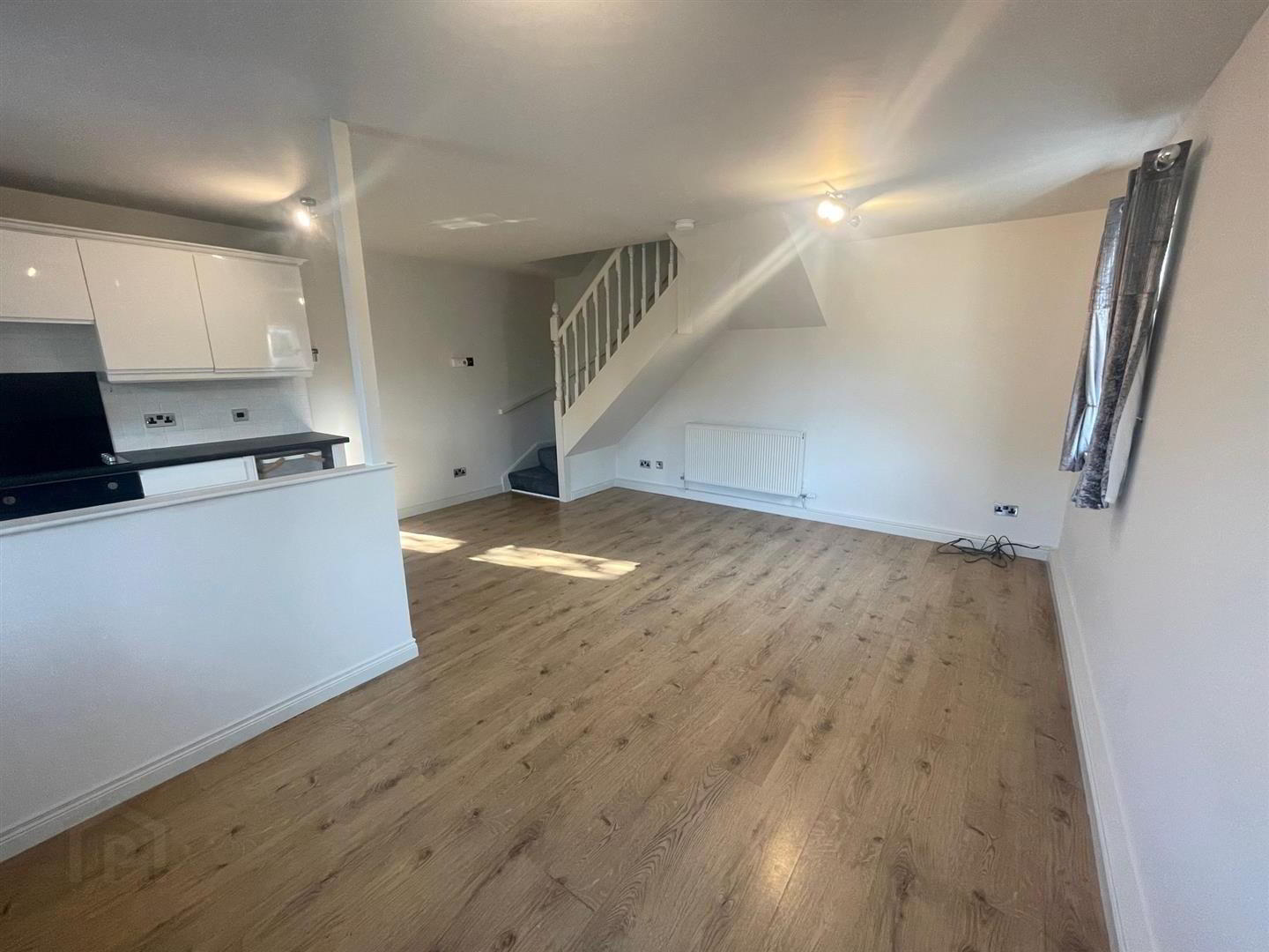 15 Whitethorn Avenue 3 of 8