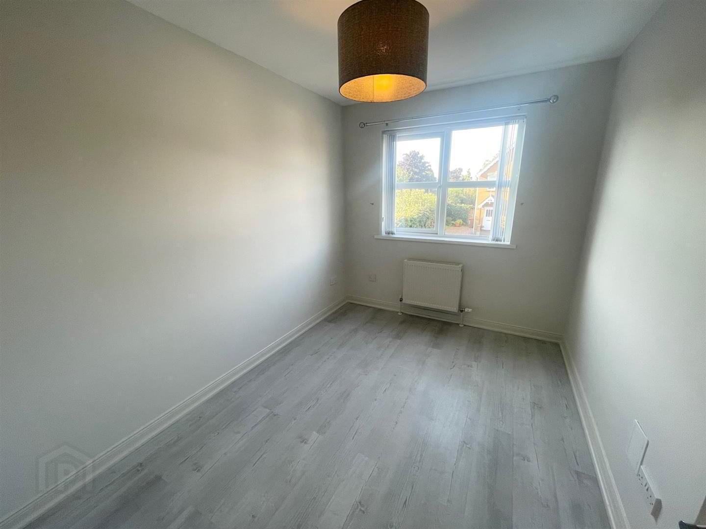 15 Whitethorn Avenue 7 of 8