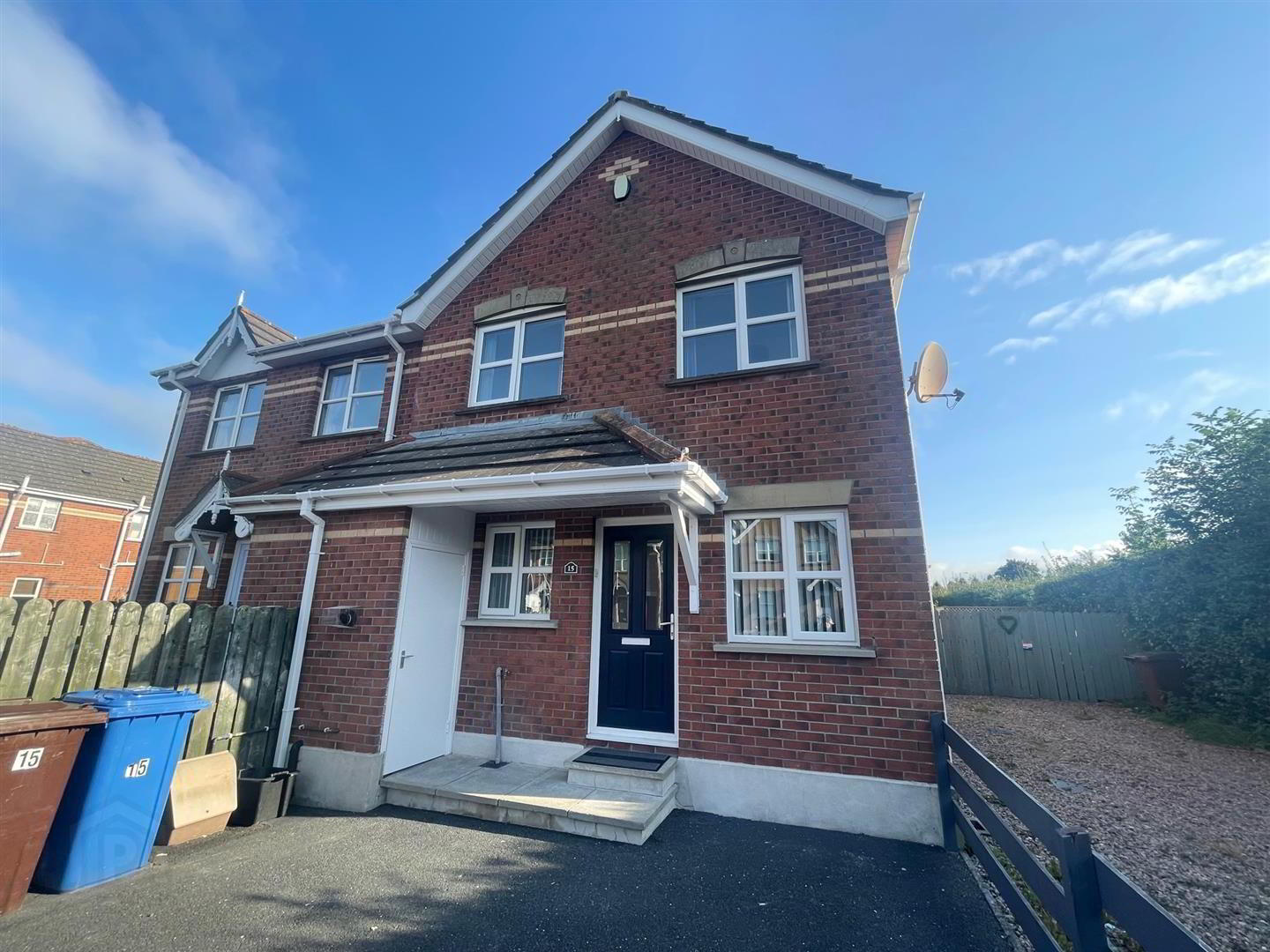 15 Whitethorn Avenue 1 of 8
