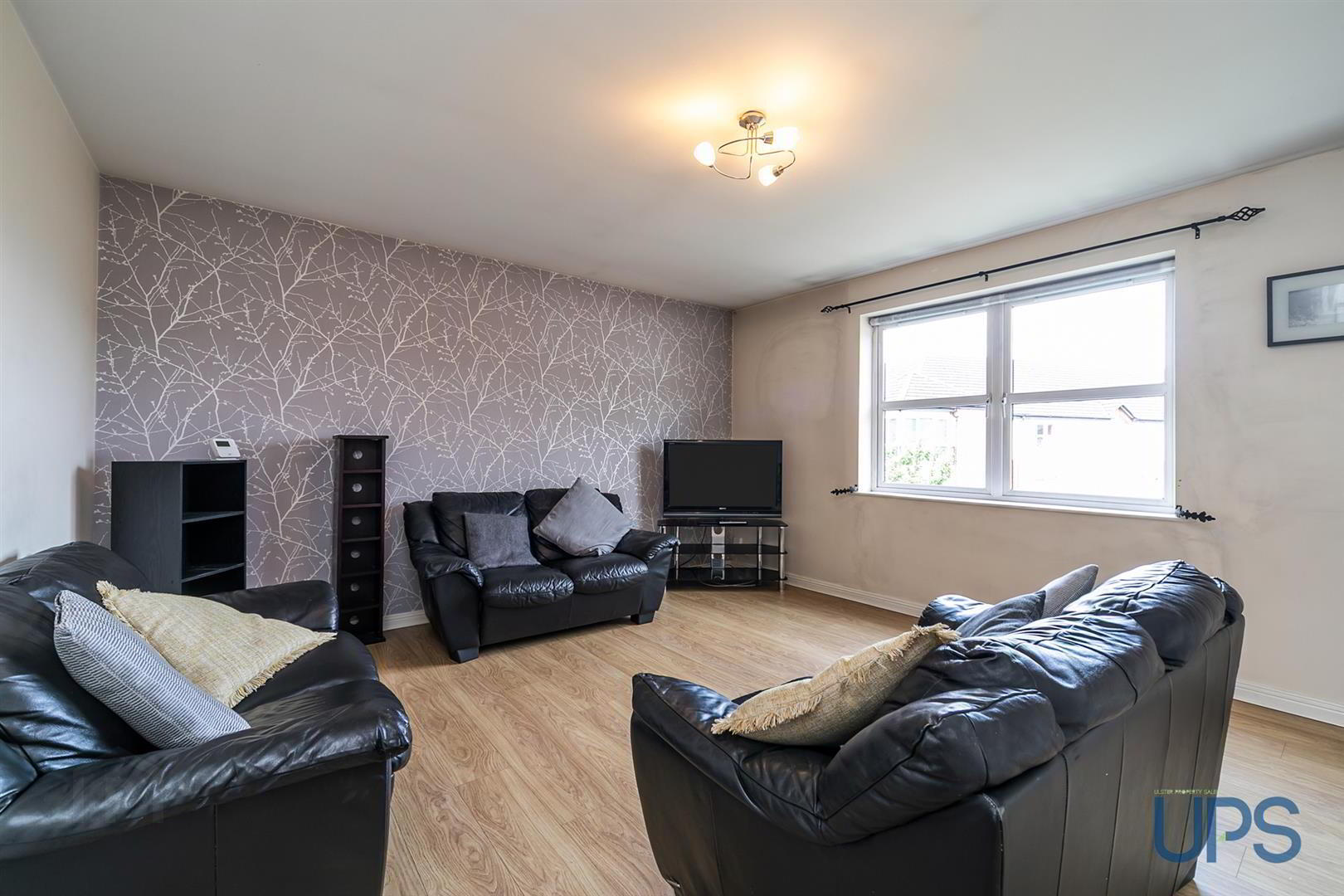Apt 11, 15 St. Annes Road 2 of 24