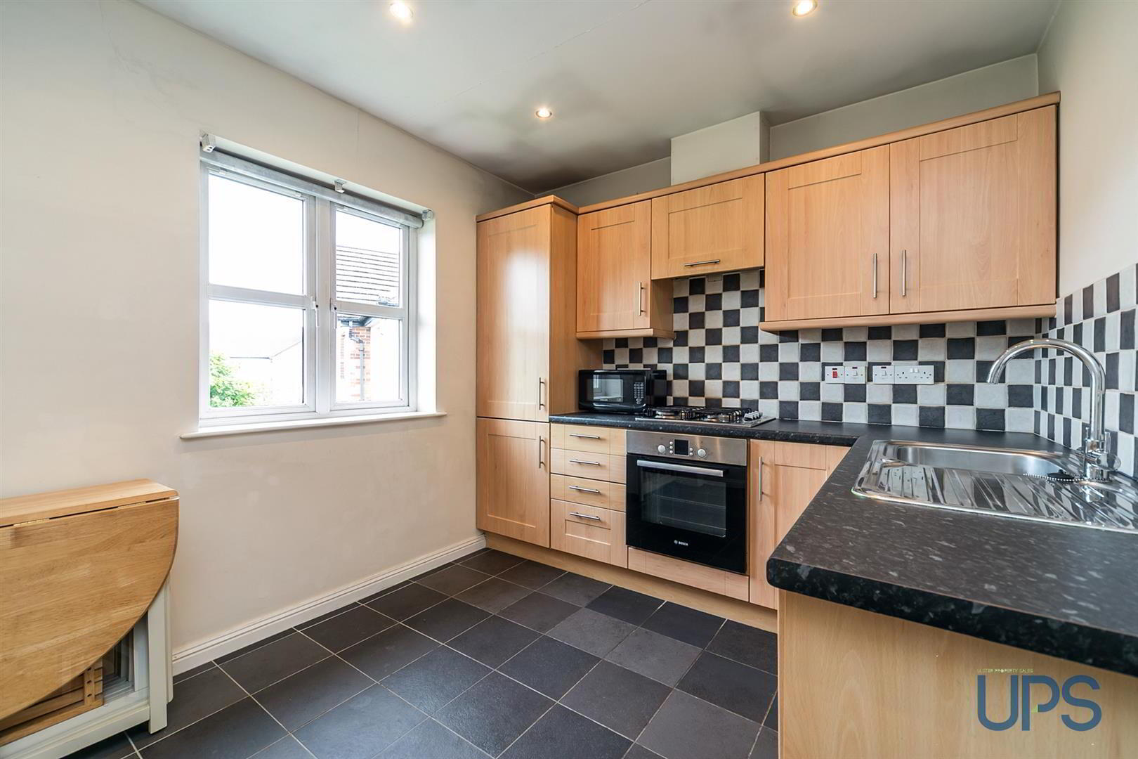 Apt 11, 15 St. Annes Road 4 of 24