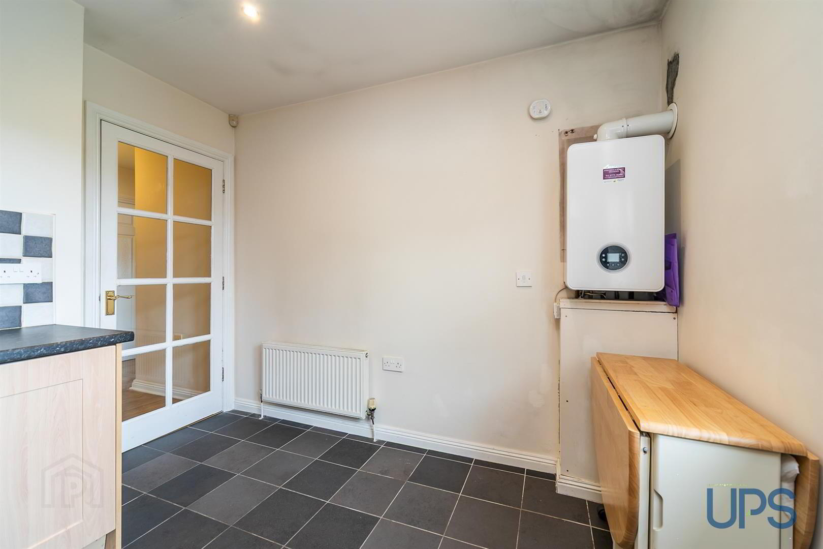 Apt 11, 15 St. Annes Road 8 of 24