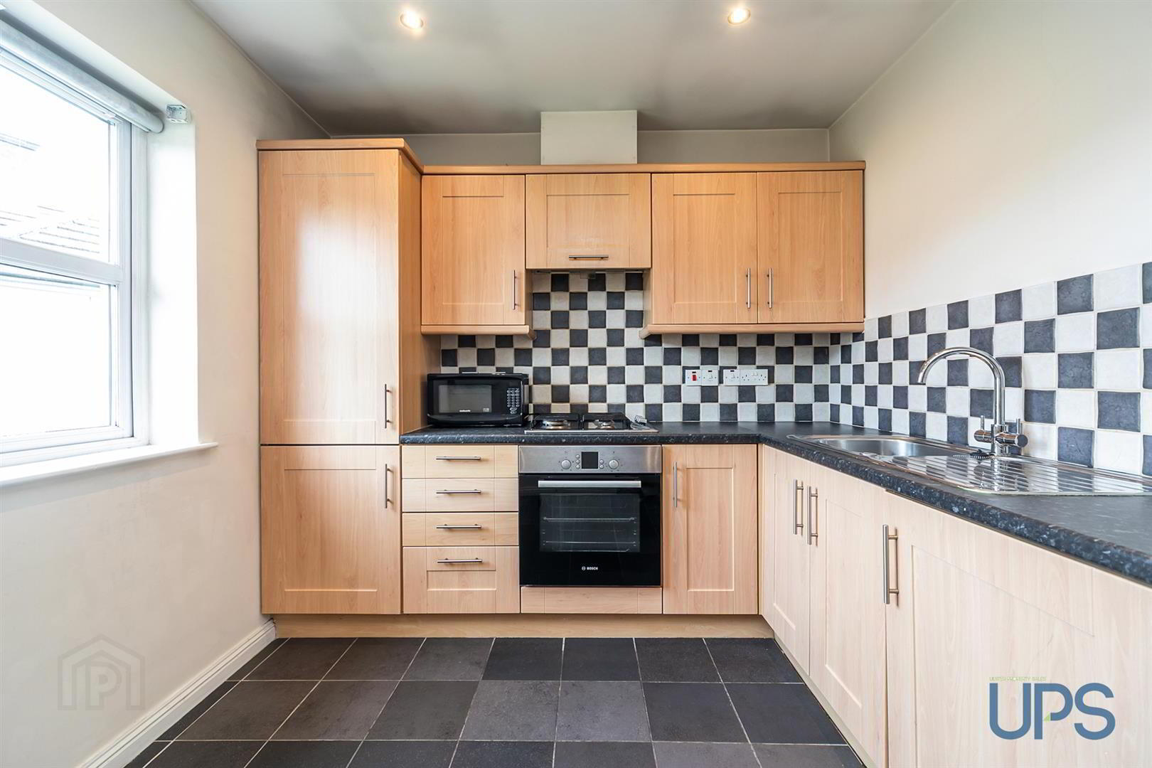 Apt 11, 15 St. Annes Road 7 of 24