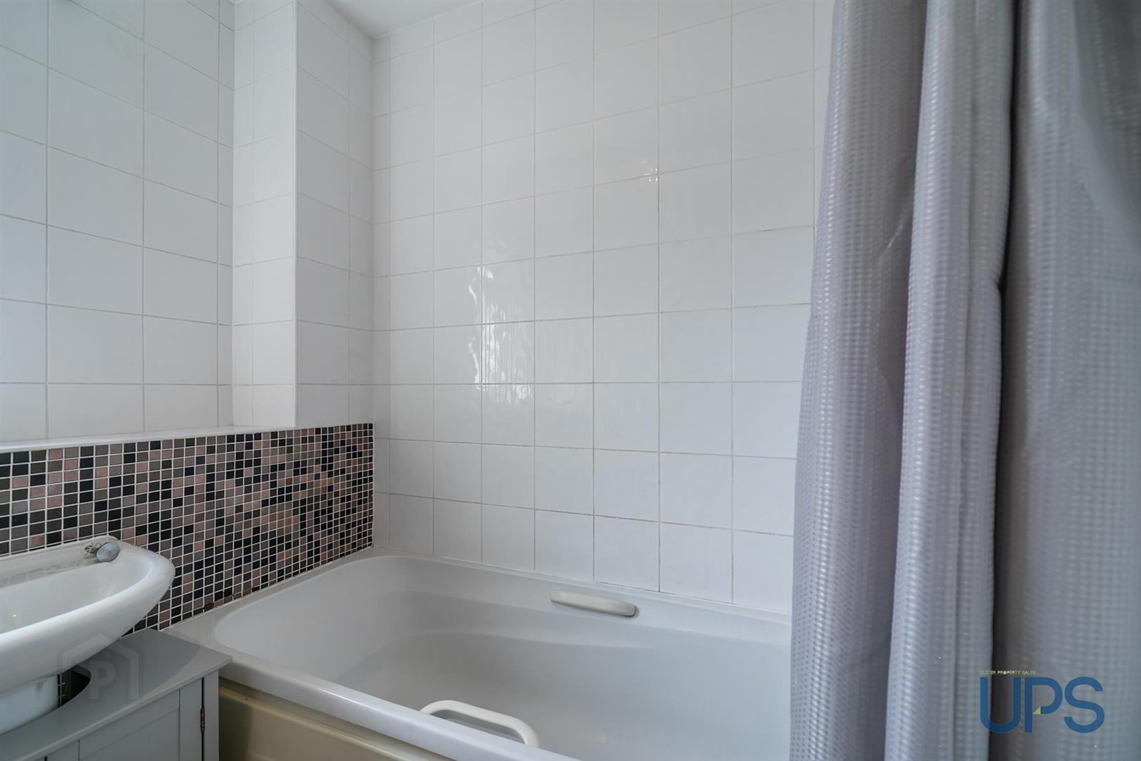Apt 11, 15 St. Annes Road 16 of 24