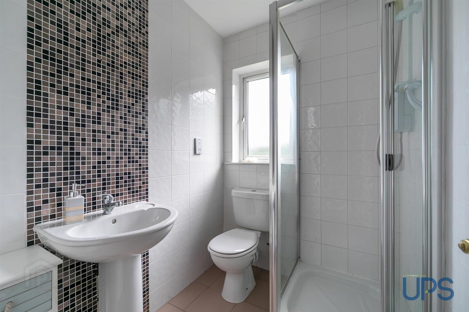 Apt 11, 15 St. Annes Road 12 of 24