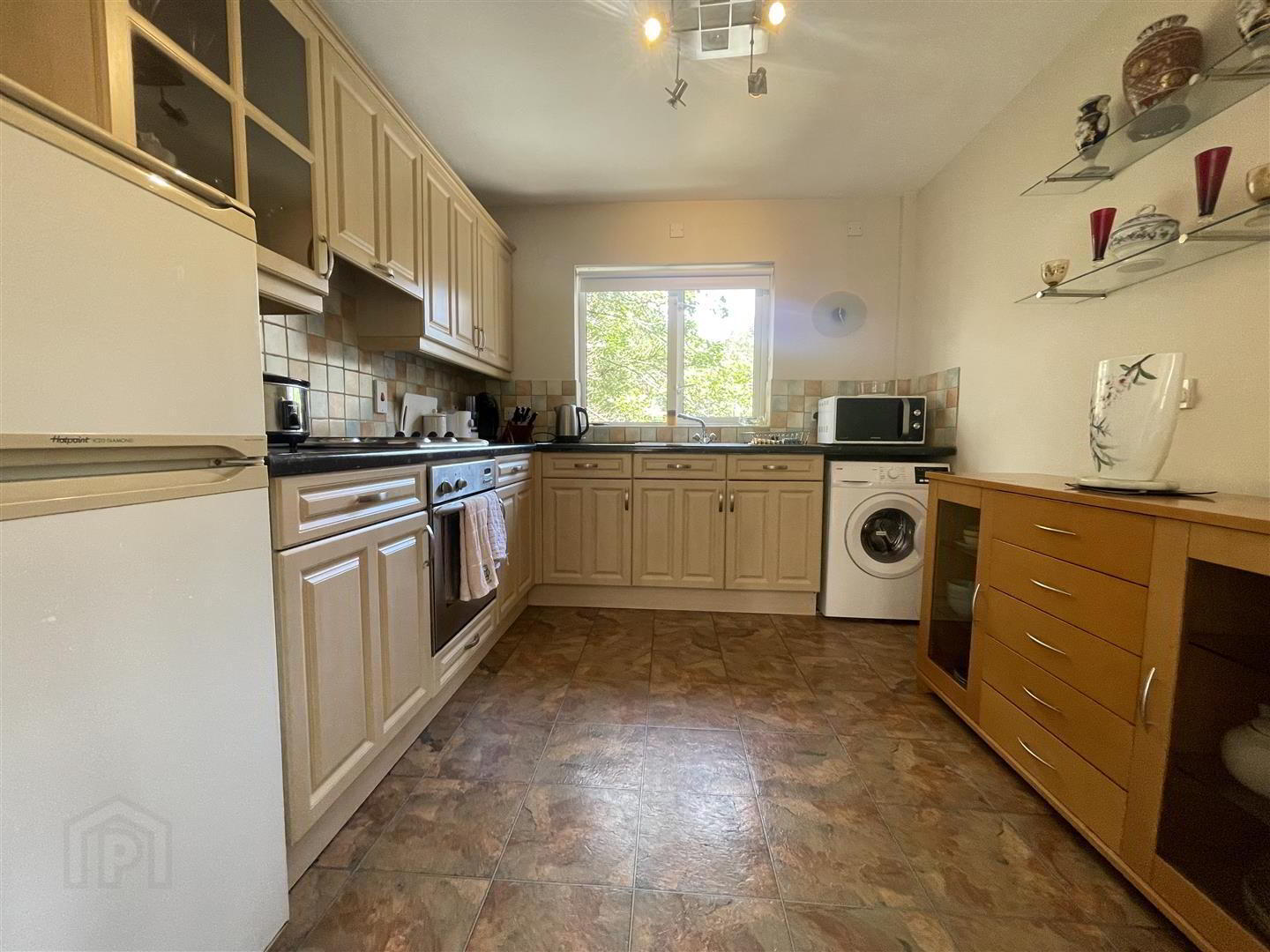 Apt 7, Glenburn Ford 4 of 7
