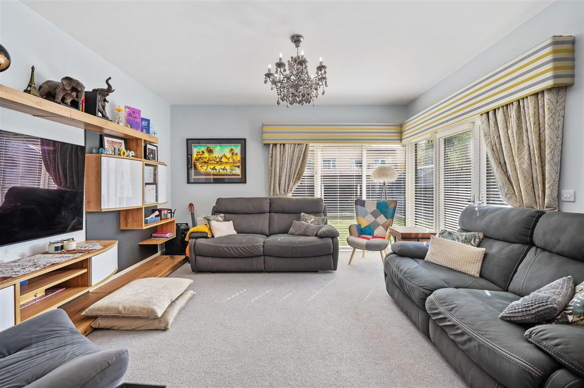 17 Oak Drive 14 of 64