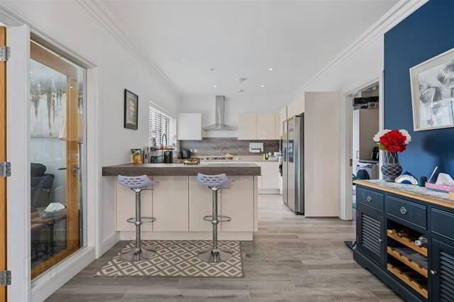 17 Oak Drive 39 of 64