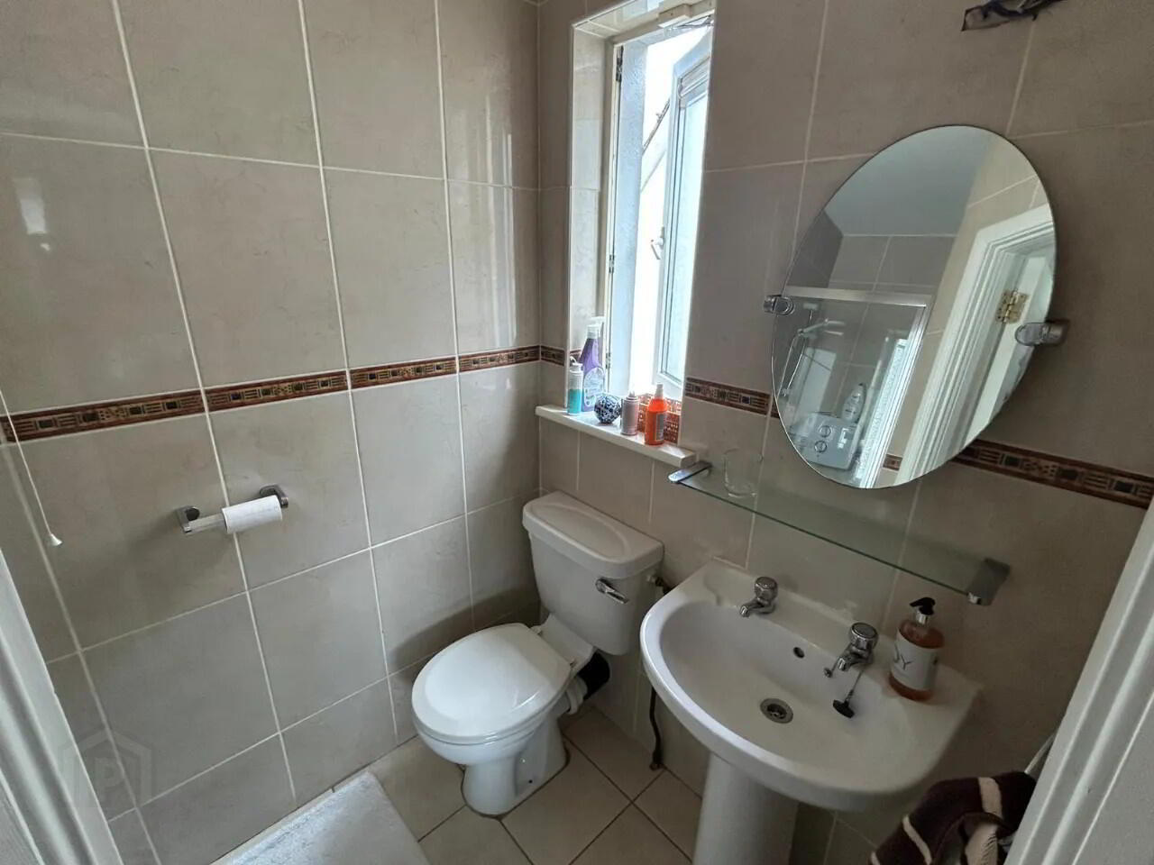 17 Manorfield 16 of 17