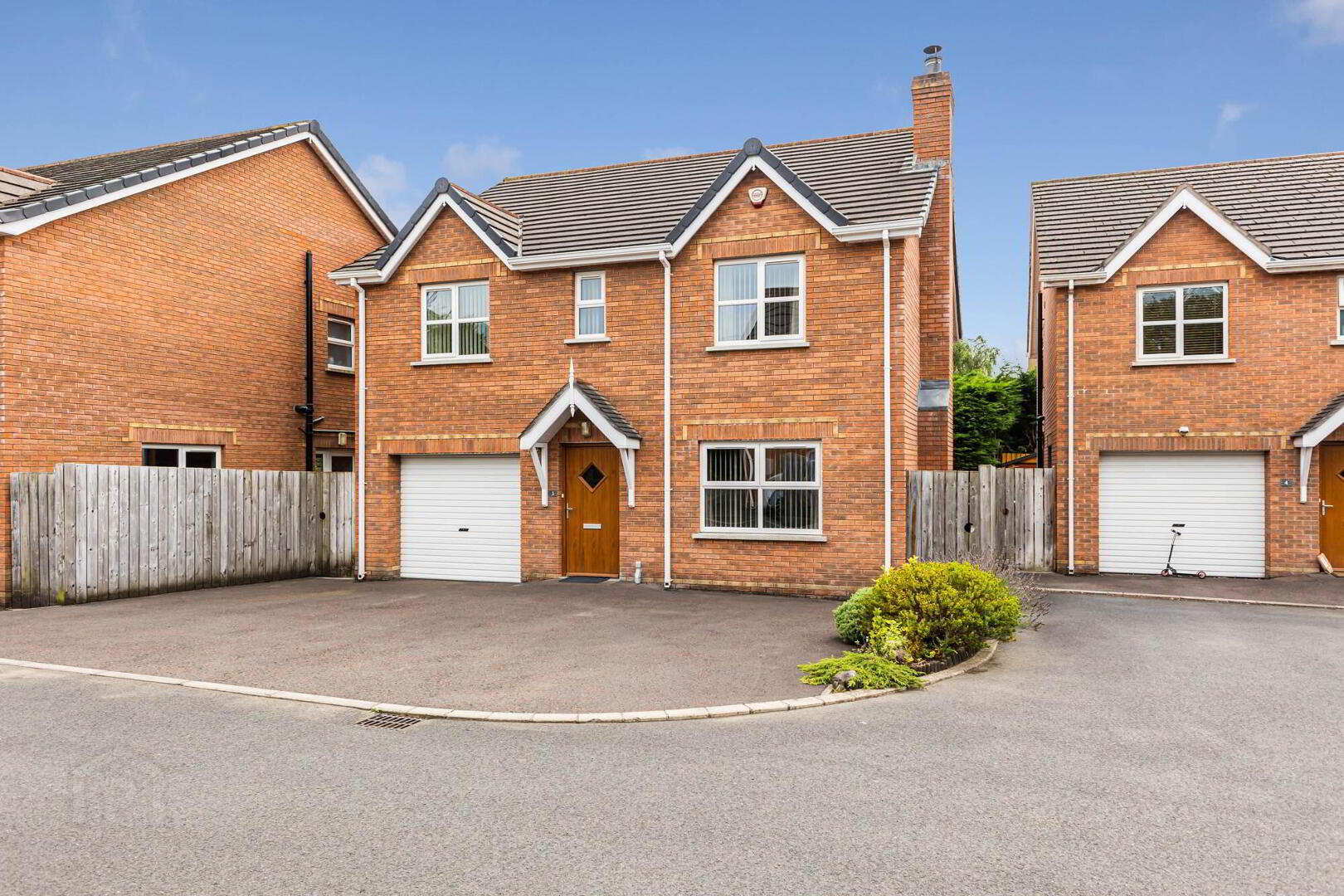 3 Rosebank Court 1 of 25