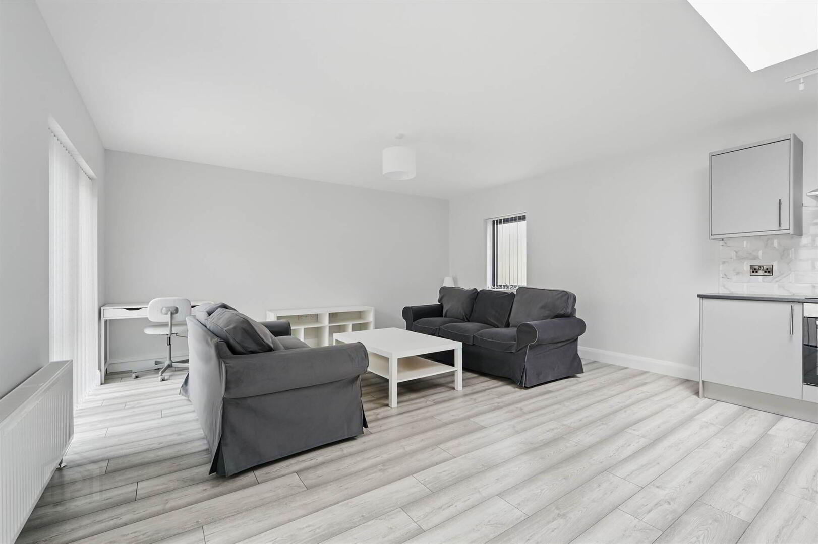 Apt 6, 37 Wellington Park 4 of 12