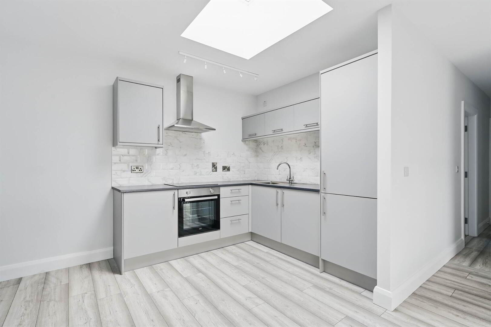Apt 6, 37 Wellington Park 9 of 12