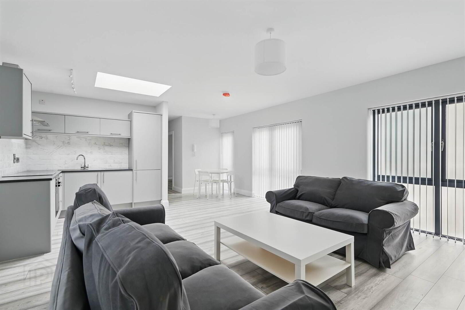 Apt 6, 37 Wellington Park 5 of 12