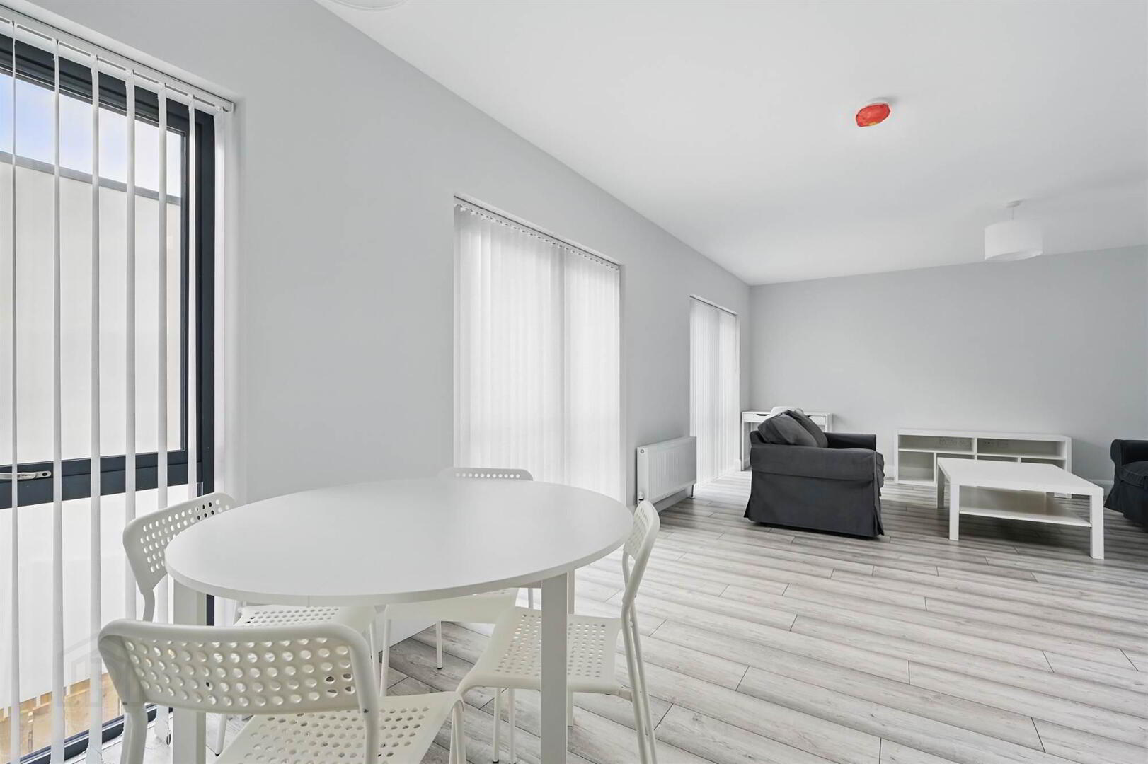 Apt 6, 37 Wellington Park 3 of 12